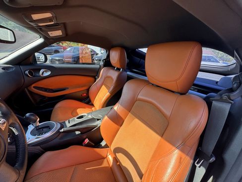 Used 2009 Nissan 370Z Touring RWD image 13