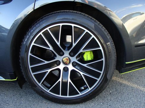 Used 2022 Porsche Taycan image 39