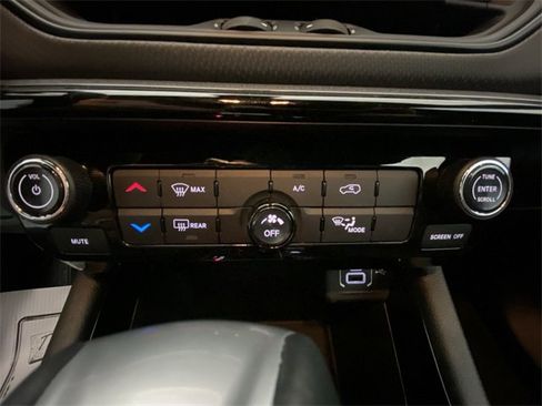 Used 2024 Jeep Compass Latitude w/ Altitude Special Edition image 18