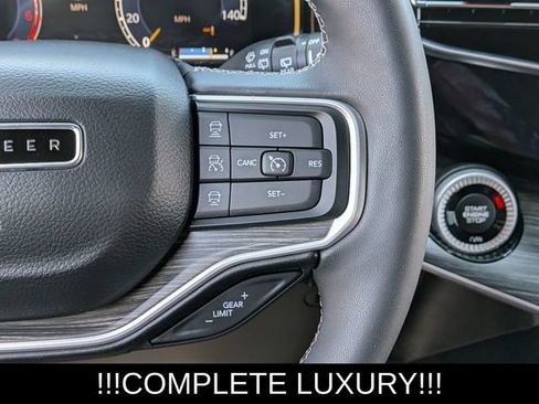 Used 2023 Jeep Wagoneer Series III w/ Premium Group I AWD/4WD image 31