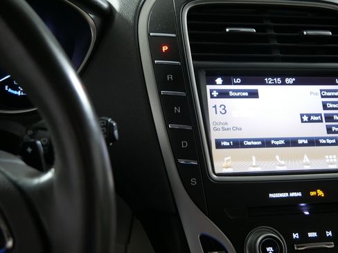 Used 2017 Lincoln MKX Reserve w/ Lincoln MKX Climate Package AWD/4WD image 24