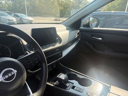 Used 2024 Nissan Rogue SV FWD image 4