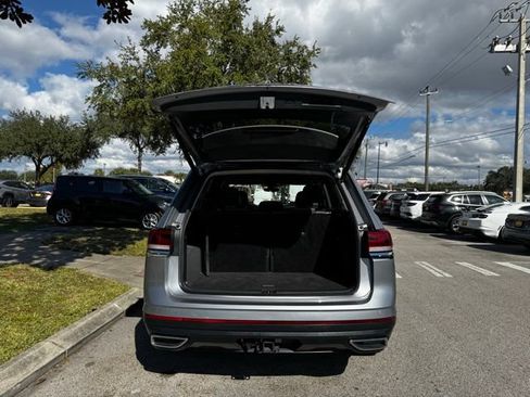 Used 2024 Volkswagen Atlas SE FWD image 17