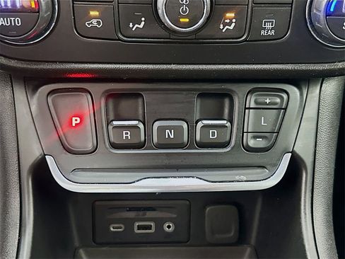 Used 2019 GMC Terrain SLT w/ Preferred Package image 16