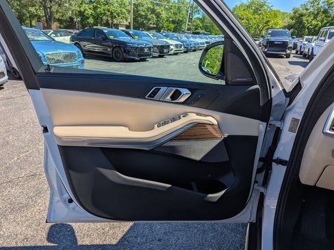 Used 2021 BMW X5 xDrive40i w/ Premium Package AWD/4WD image 11