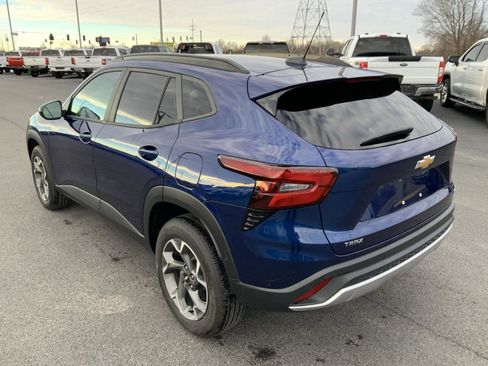 Used 2024 Chevrolet Trax LT w/ Driver Confidence Package image 8