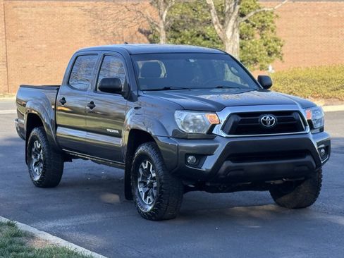 Used 2012 Toyota Tacoma PreRunner w/ SR5 Pkg RWD image 3