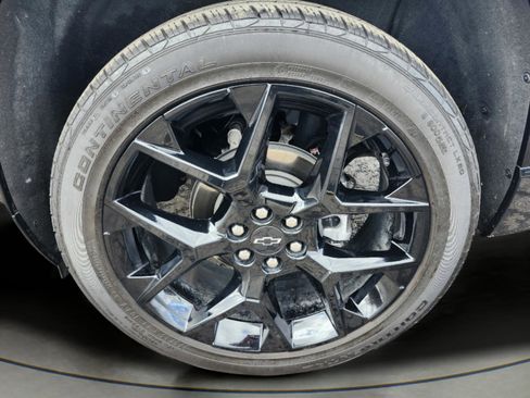 Used 2025 Chevrolet Traverse RS image 35