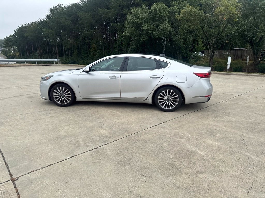 Used 2017 Kia Cadenza Premium w/ Luxury Package FWD image 11