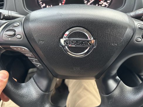 Used 2020 Nissan Pathfinder S image 22