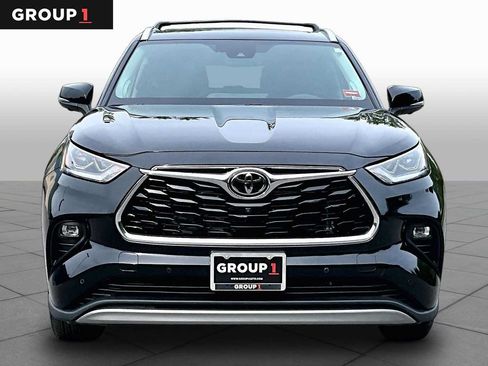 Certified 2025 Toyota Highlander Platinum AWD/4WD image 4