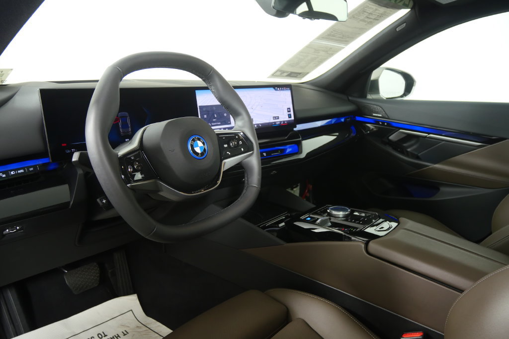 Certified 2026 BMW i5 eDrive40 AWD/4WD image 13
