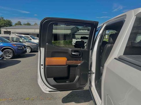 Used 2019 Chevrolet Silverado 1500 High Country image 17