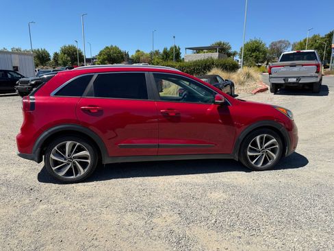 Used 2017 Kia Niro Touring FWD image 6