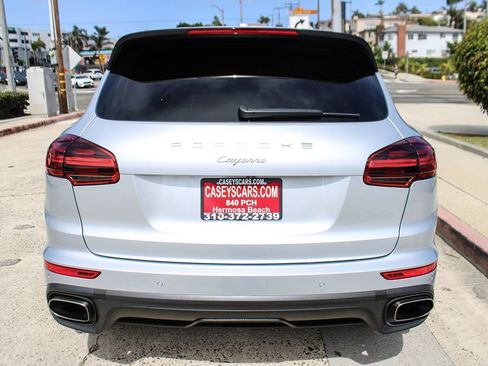 Used 2016 Porsche Cayenne AWD/4WD image 4