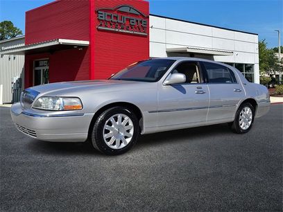 Used 2011 Lincoln Town Car Signature Limited