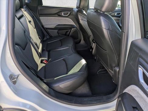 Used 2024 Jeep Compass Latitude image 18