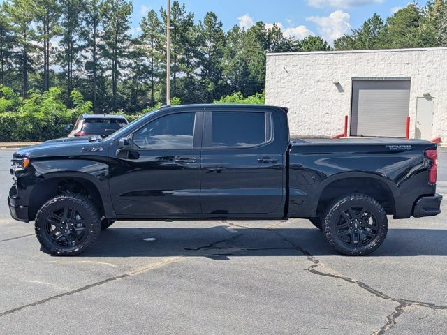 Used 2025 Chevrolet Silverado 1500 LT Trail Boss w/ Dark Appearance Package AWD/4WD image 4