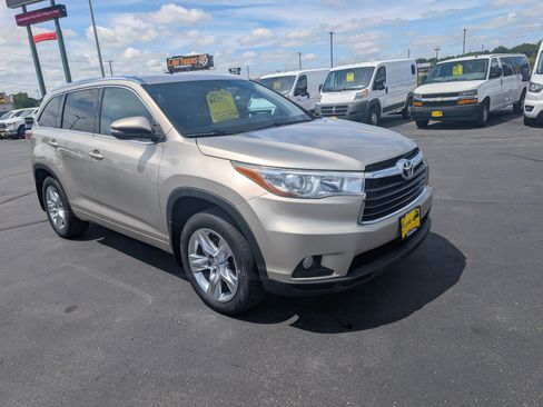 Used 2016 Toyota Highlander XLE AWD/4WD image 2