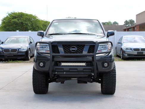 Used 2013 Nissan Frontier SV image 2