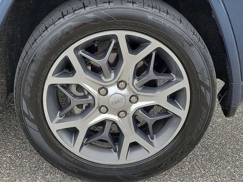 Used 2019 Jeep Grand Cherokee Overland image 11