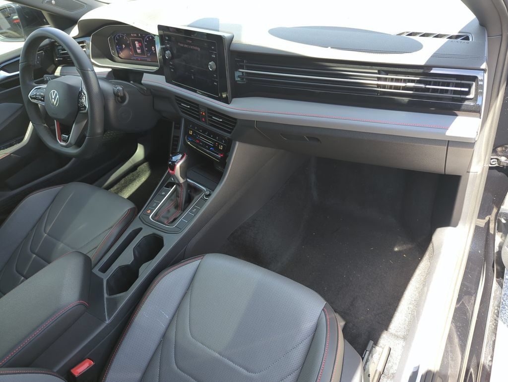 Used 2025 Volkswagen Jetta GLI Autobahn FWD image 21
