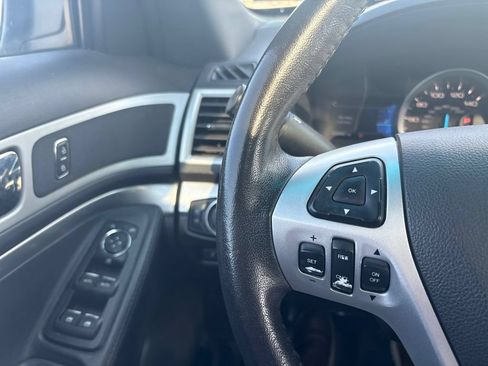 Used 2014 Ford Explorer XLT w/ Equipment Group 202A AWD/4WD image 16