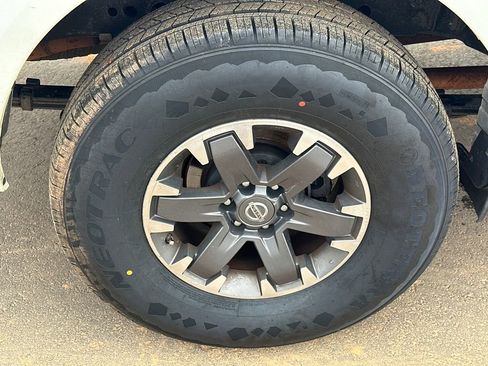 Used 2015 Nissan Frontier Desert Runner image 17