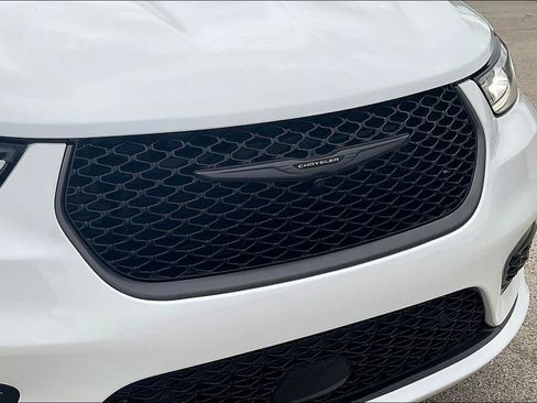 New 2026 Chrysler Pacifica Select image 36