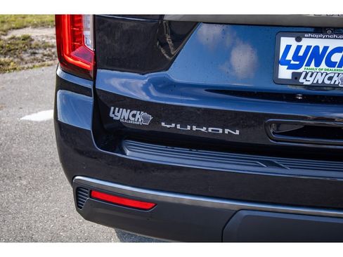 Used 2022 GMC Yukon AT4 w/ Technology Package image 10