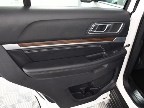 Used 2018 Ford Explorer Limited w/ Equipment Group 301A AWD/4WD image 26