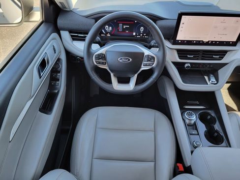 Certified 2025 Ford Explorer Active w/ Active Comfort Package image 19