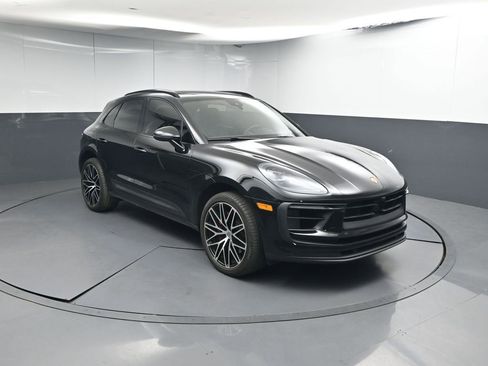 Certified 2024 Porsche Macan S AWD/4WD image 27