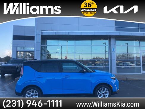 Used 2025 Kia Soul S image 2