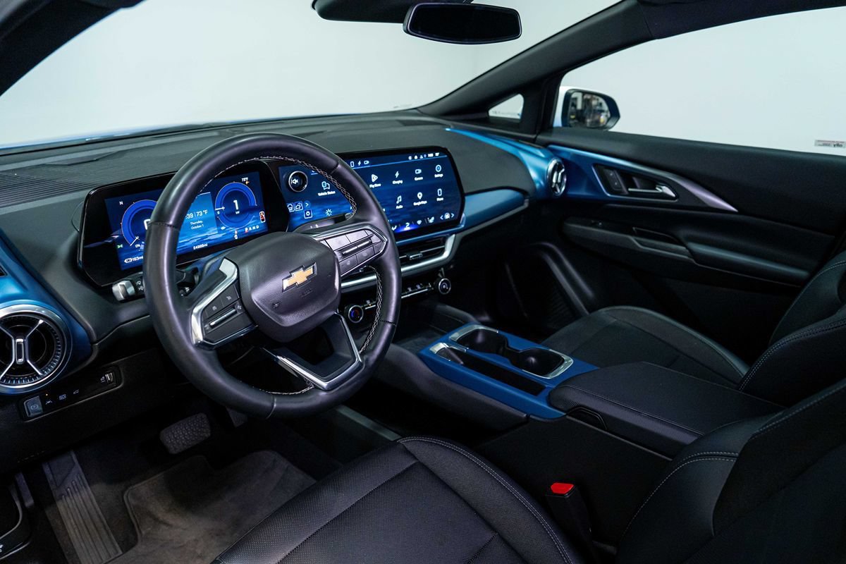 Used 2024 Chevrolet Equinox EV LT w/ LPO, Illumination Package FWD image 9