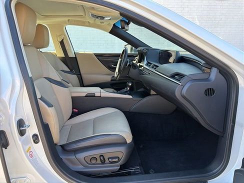 Used 2019 Lexus ES 350 Luxury w/ Premium Package image 16