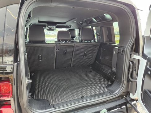 Certified 2025 Land Rover Defender 110 X-Dynamic SE image 8