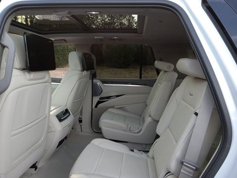 Used 2026 Cadillac Escalade Platinum Sport w/ LPO, ONYX Package image 23