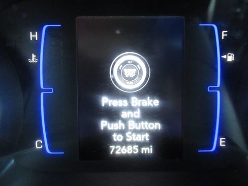 Used 2020 Chrysler Voyager LX image 26