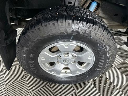 Used 2015 Toyota Tacoma 4x4 Access Cab V6 w/ TRD Off-Road Package image 9