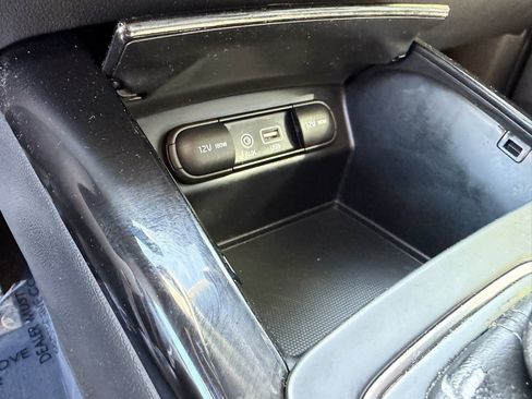 Used 2017 Kia Sorento SX image 26