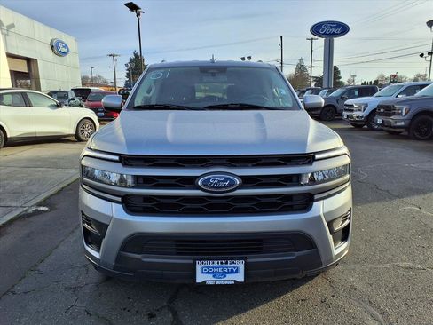 Used 2024 Ford Expedition Max XLT image 2