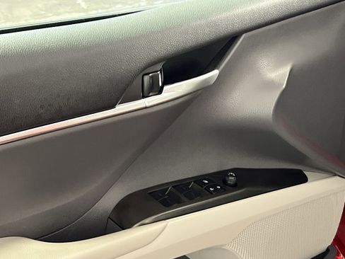 Used 2024 Toyota Camry SE image 15