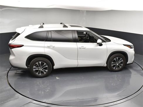 Used 2022 Toyota Highlander XLE image 49