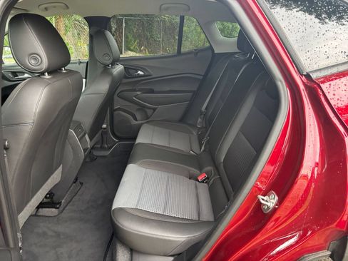 Used 2025 Chevrolet Trax LT FWD image 28
