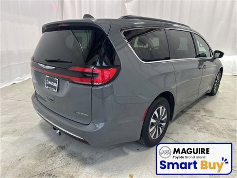 Used 2022 Chrysler Pacifica Touring-L image 32