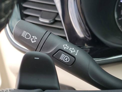 Certified 2023 Buick Envision Avenir AWD/4WD image 11