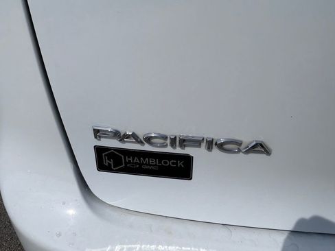 Used 2022 Chrysler Pacifica Limited FWD image 40