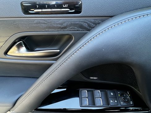 Used 2025 Lexus LX 700h Overtrail image 14