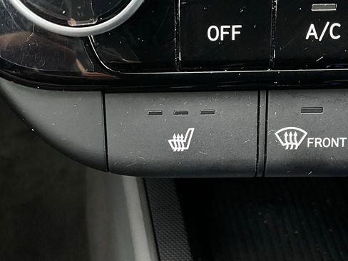 Used 2025 Hyundai Elantra SEL image 28